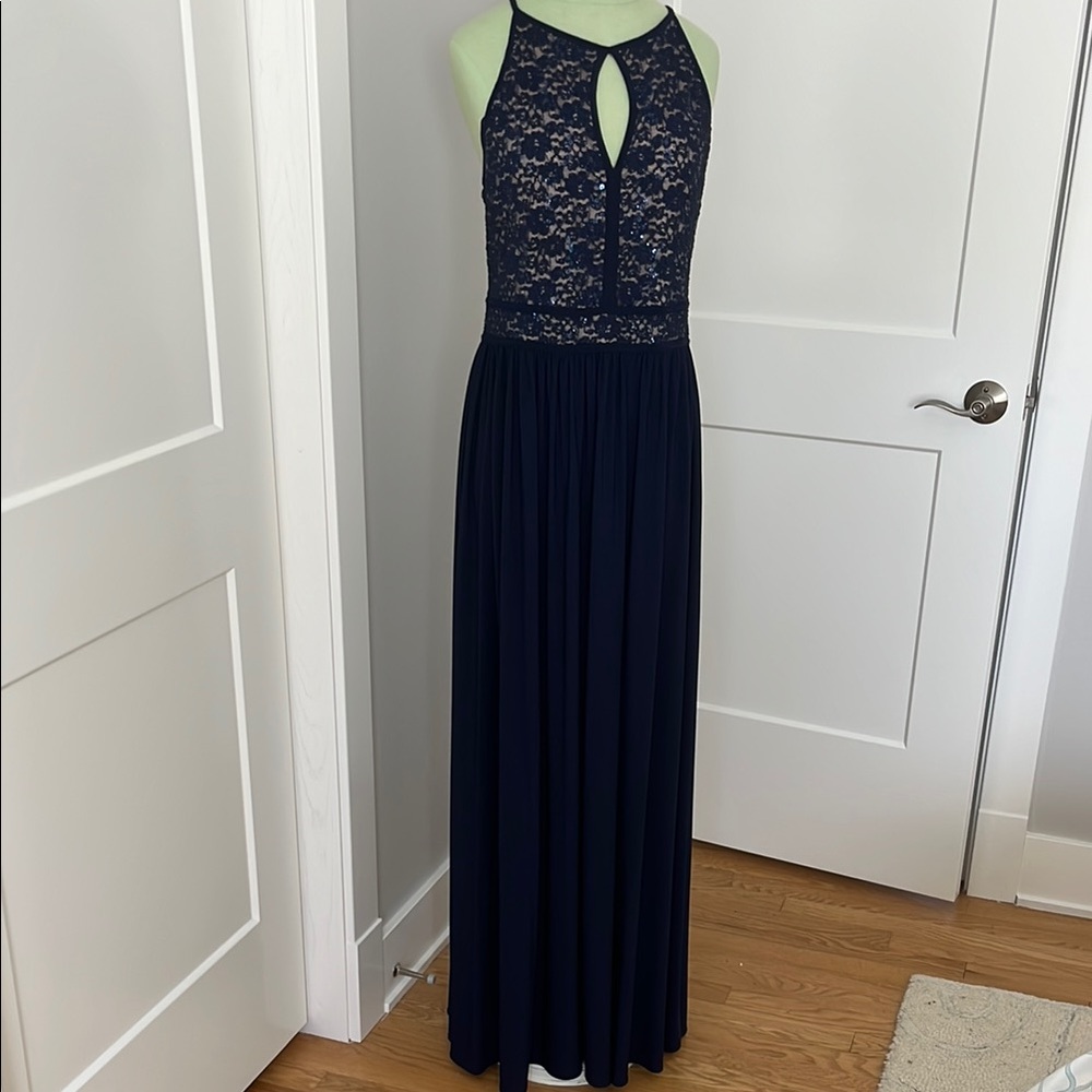 Morgan & Co. Elegant Navy Blue Lace Evening Gown